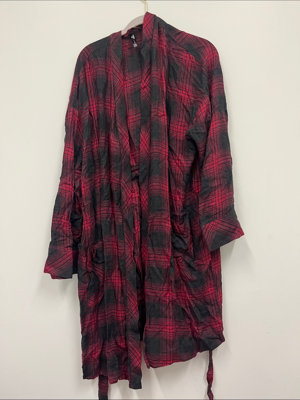 Torrid red and gray plaid robe.  Size 1/2